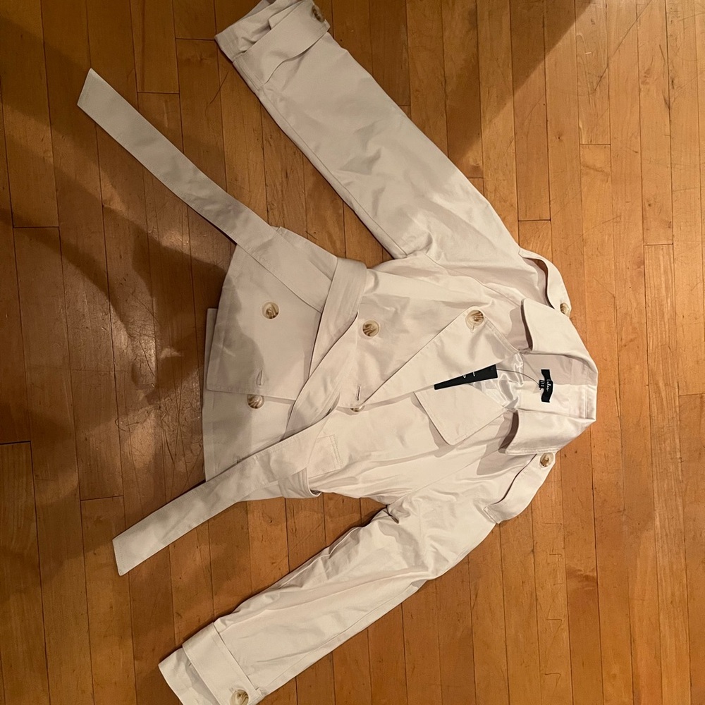 Lulu’s Cream Cropped Trench Coat size xs BNWT